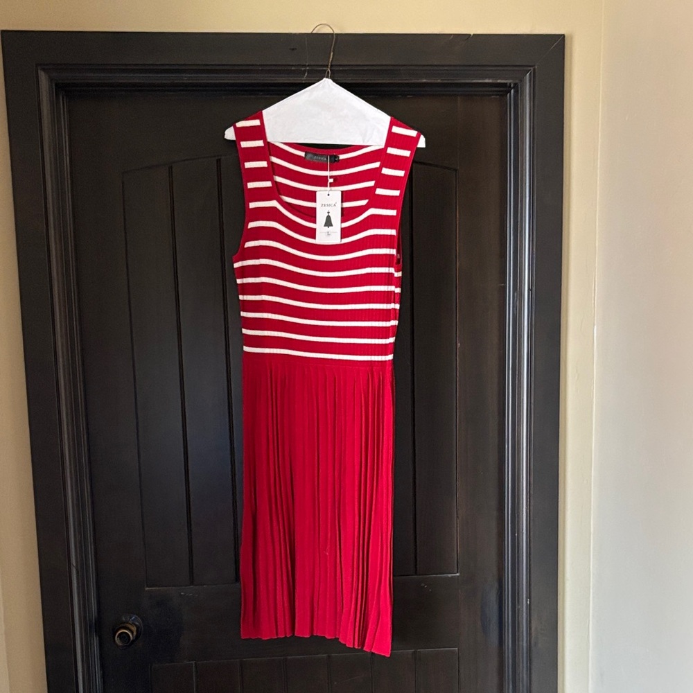 Red and White Striped Sleeveless Pleated Dress